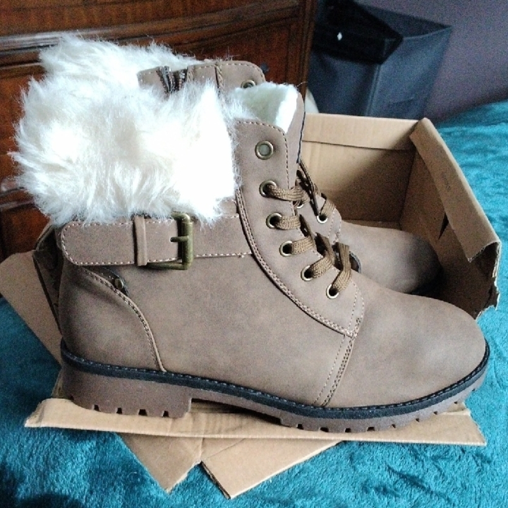 Cozy Brown Fur-Lined Winter Boots